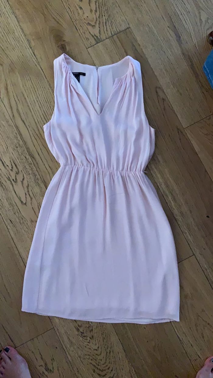 Robe d’été rose pâle