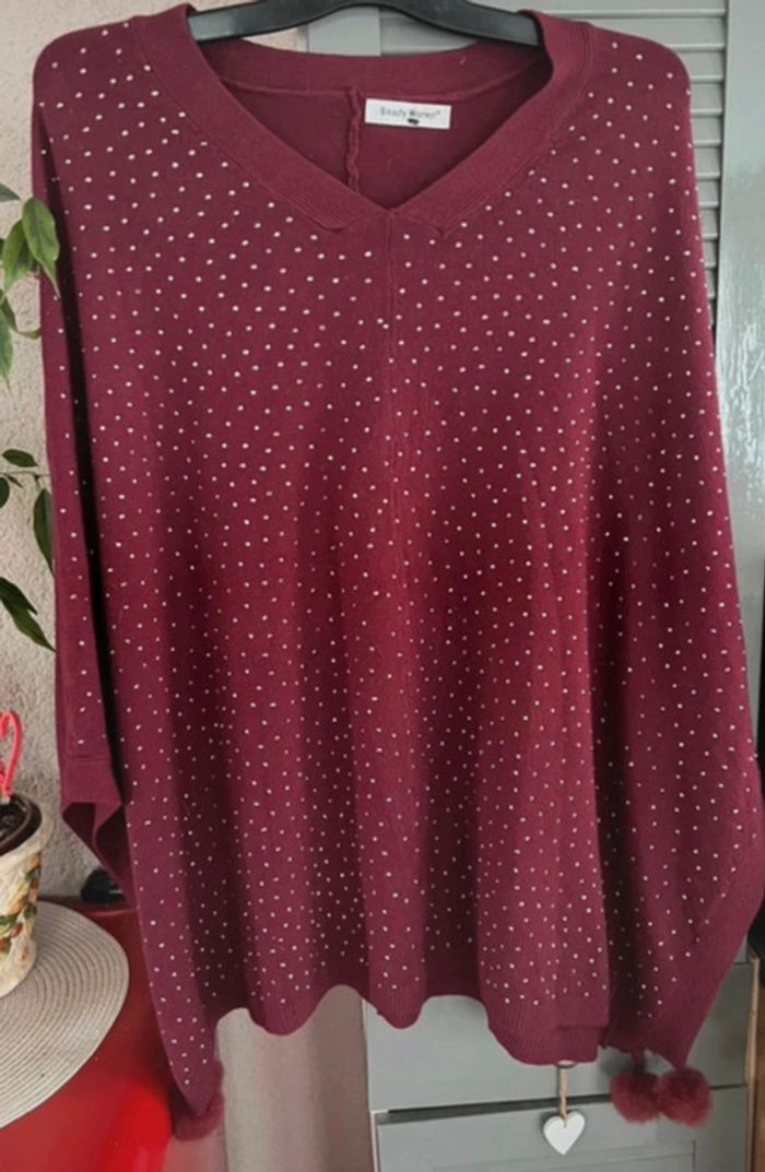 pull cape avec pompons