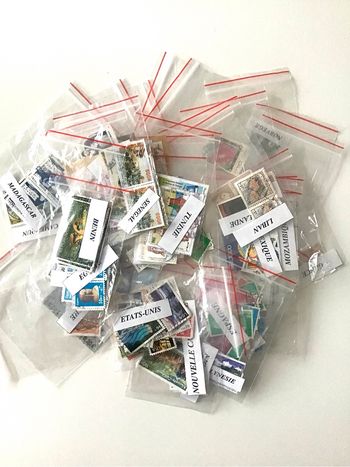 211 timbres étrangers