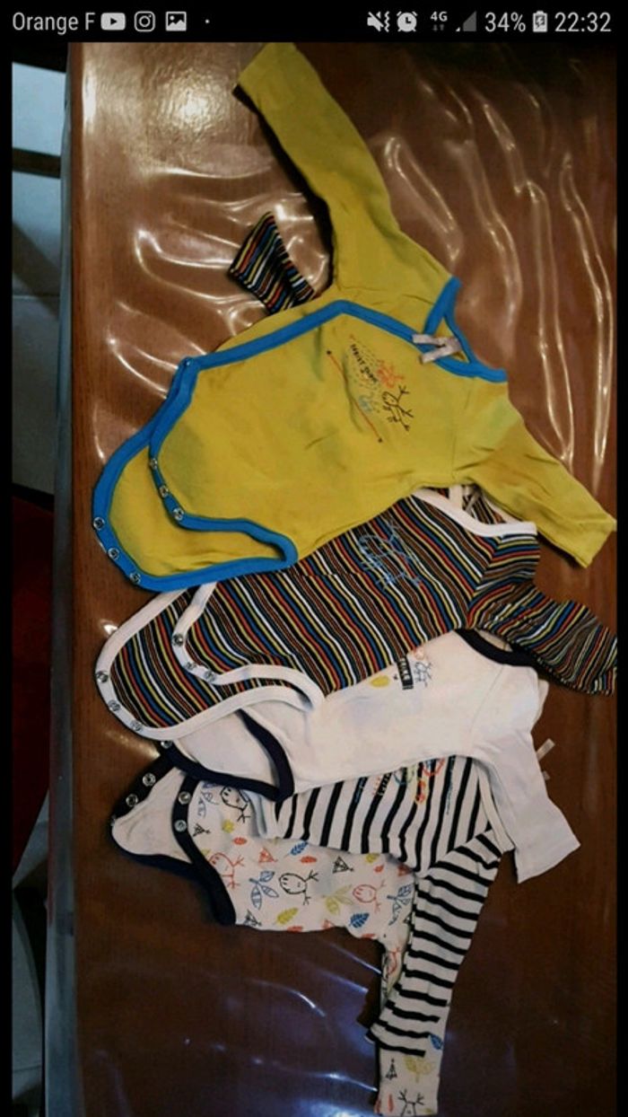 Lot 5 bodys 1 mois