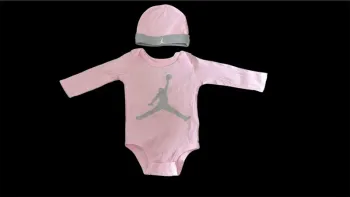Ensemble body + bonnet Jordan 6-12 mois neuf