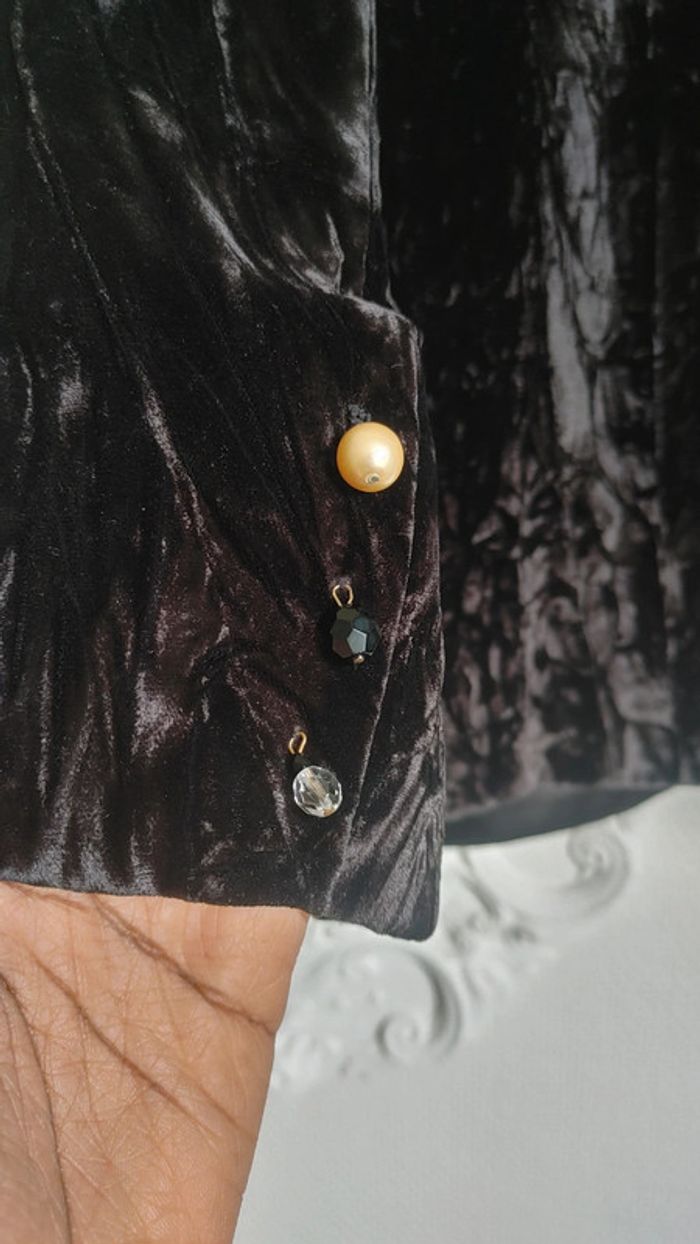 Veste en velours noir broche en perle - photo numéro 8