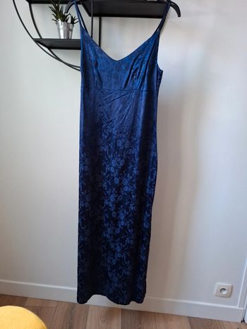 Robe longue fendue motif roses