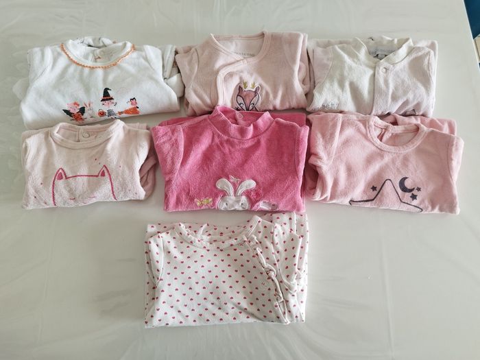 Lot 7 pyjamas 1 mois