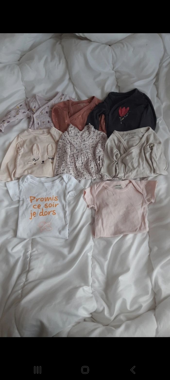 Lot 8 bodies bébé fille 3 mois
