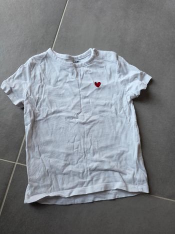 t-shirt kiabi comme neuf coeur 24 mois