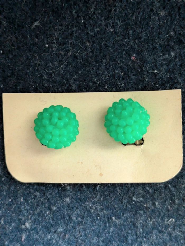 Boucles d'oreilles a clips vert fluo