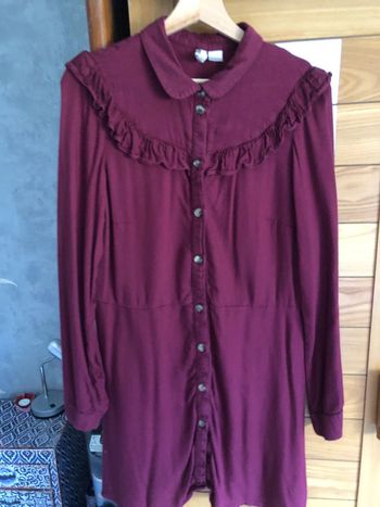 Robe chemise bordeaux à volants