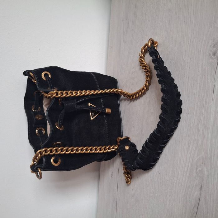 Sac seau noir Guess en simili velours – 100% vrai cuir - chaîne dorée