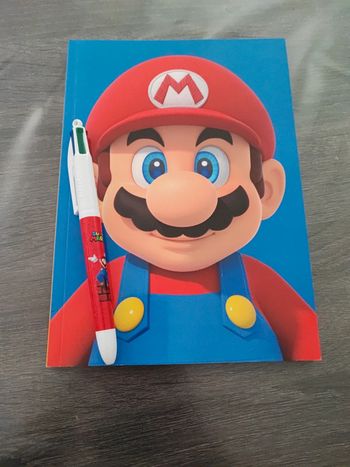 Stylo et cahier super Mario