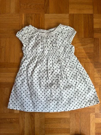 Robe H&M 6/9 mois comme neuve