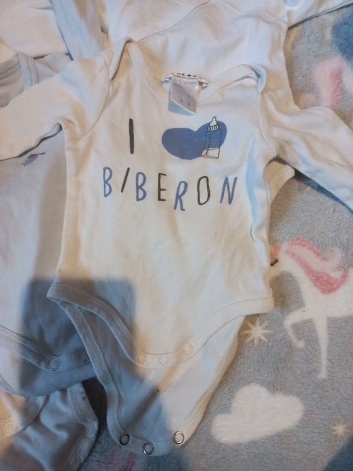 Lot bodies 1 mois - photo numéro 2