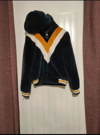 Manteau Fausse Fourrure avec capuche Jennyfer