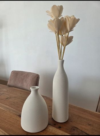 Ensemble de vases beige