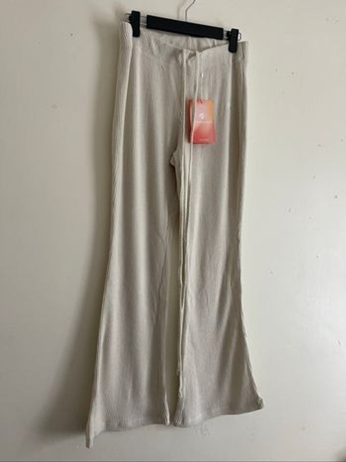 Pantalon jambes larges évasés beige oceans apart marly flared - photo numéro 2