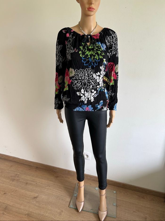 Blouse noire et fleurie à manches longues Desigual taille XS bon état - photo numéro 3