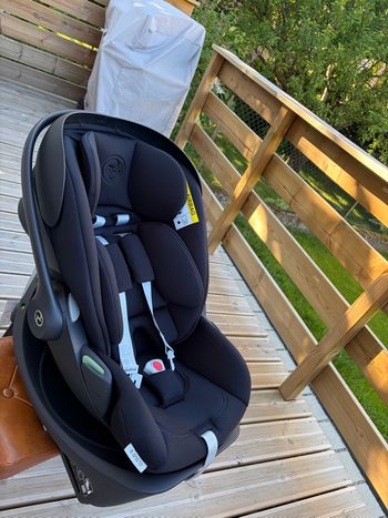 Cybex Cloud G i-Size + Base G ISOFIX – noir – quasi neuf (2025) 