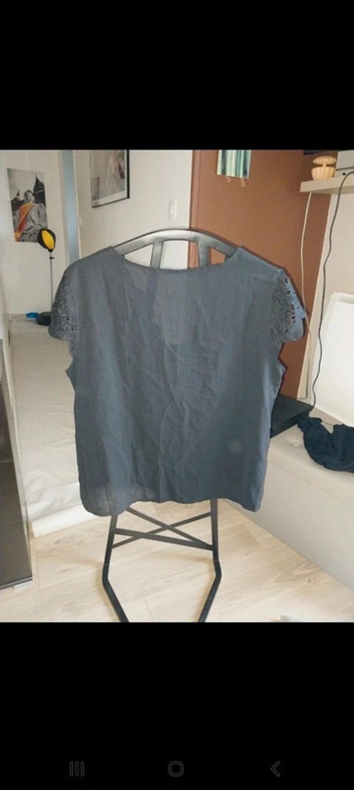 Chemisier manches courtes noir raille 1XL Shein. Dentelle aux manches. Neuf jamais porté. - photo numéro 4
