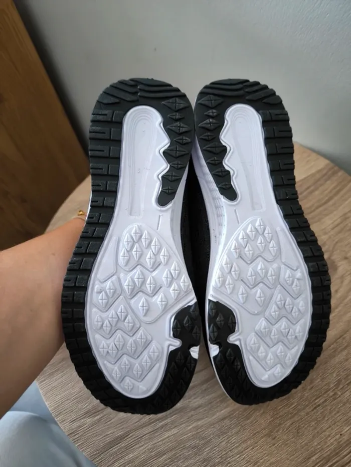 Basket de course légère t36 neuve - photo numéro 3