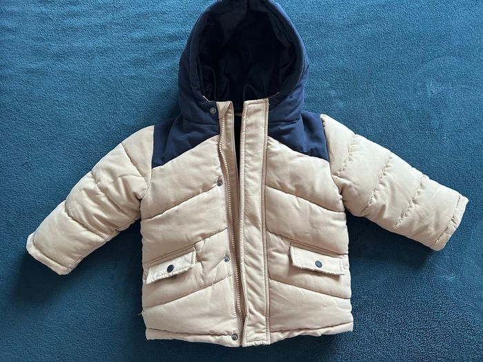 Manteau à capuche  avec gilet amovible gémo. Taille 24 mois
