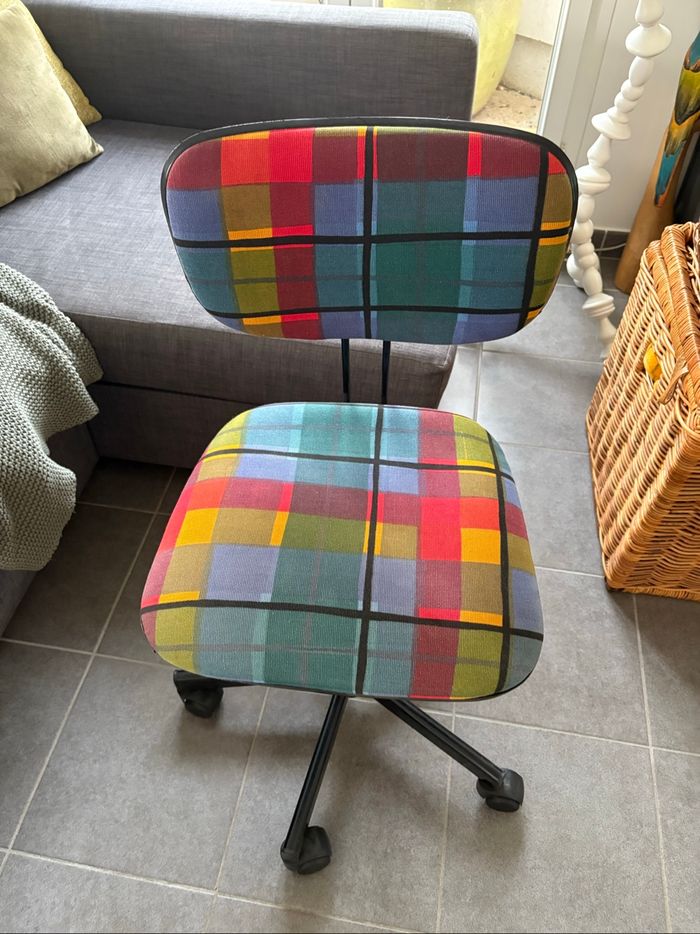 Chaise de bureau à roulettes année 90 multicolore - très bon état - photo numéro 2