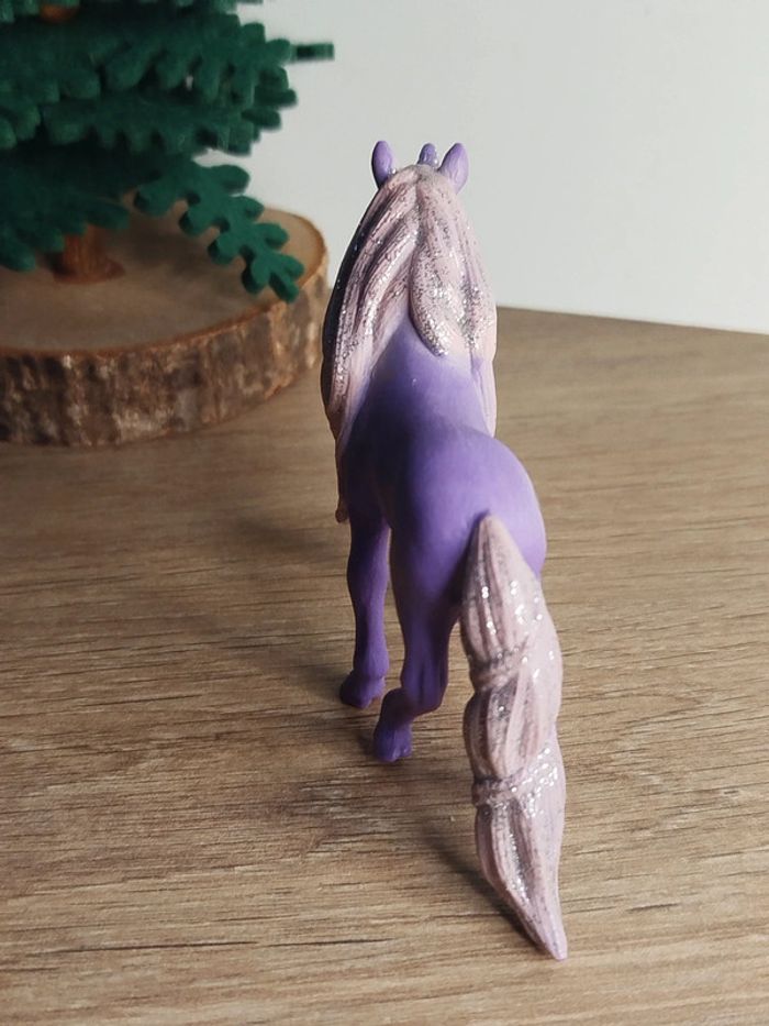 Figurine jeune licorne lilas Schleich Animal imaginaire Bayala - photo numéro 4