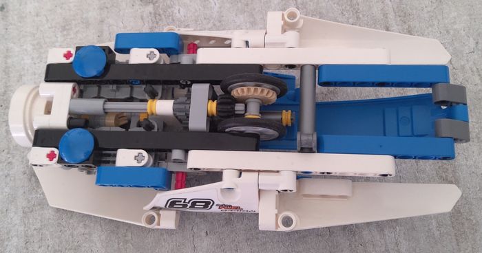 Lego technic  42045  (  bateau  ) - photo numéro 4