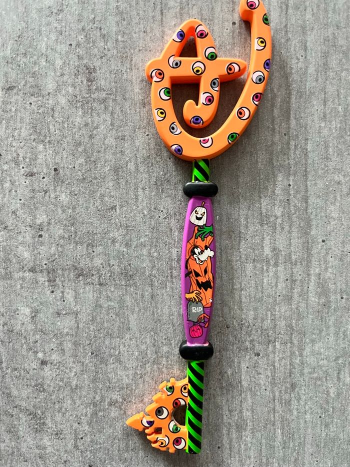 Lot 3 clés mystère Halloween Disney 2022 - photo numéro 5