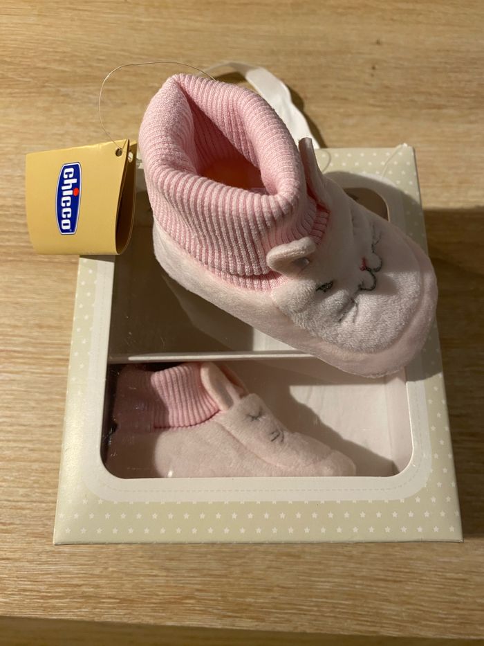 Chaussons bébé neuves