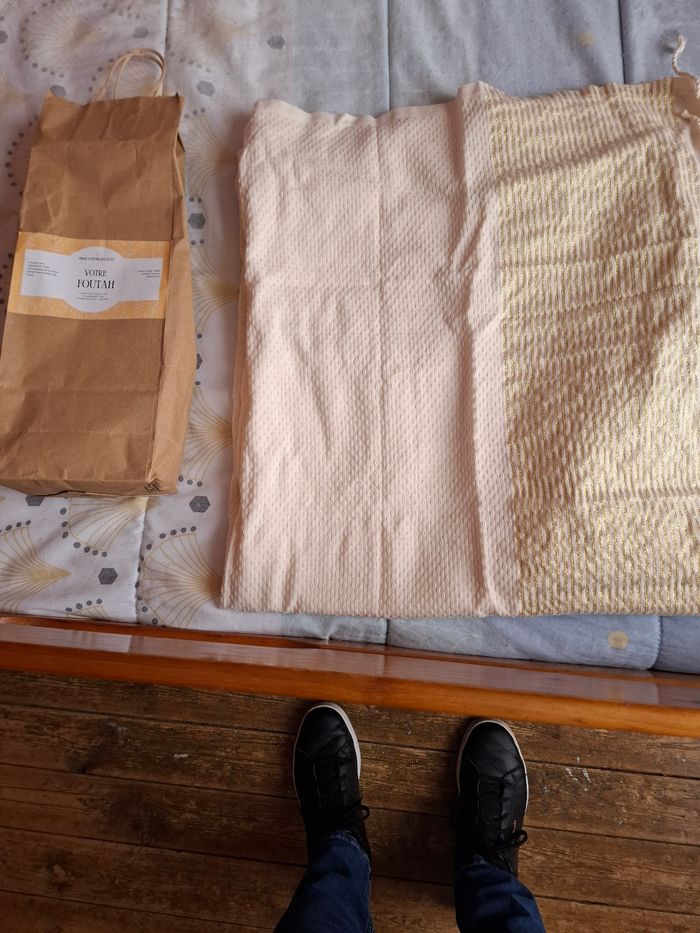 Foutah neuve beige et dorée