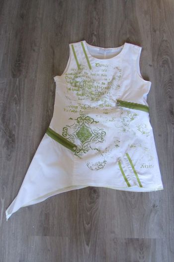 TUNIQUE SM BLANCHE AVEC MOTIFS VERT "CACHE CACHE" - TAILLE 42 - n°01