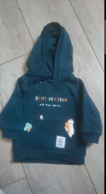 Sweat neuf 3 mois