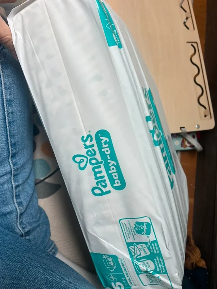 Paquet couches Pampers 5+ - photo numéro 2