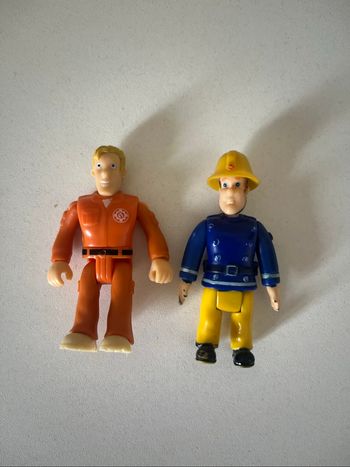 Lot 2 figurines Sam le pompier