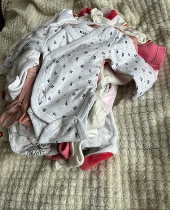 Lot de 17 vêtements filles