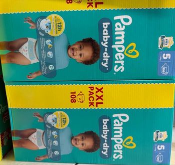 2 cartons de couches Pampers taille 5