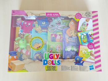 Jouet UglyDolls Uglyville se dévoile Rue principale neuf