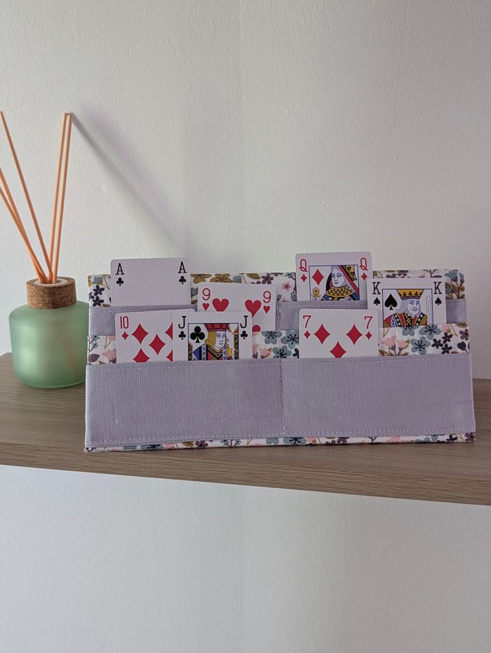 Porte cartes de jeu modèle lilas fleuri