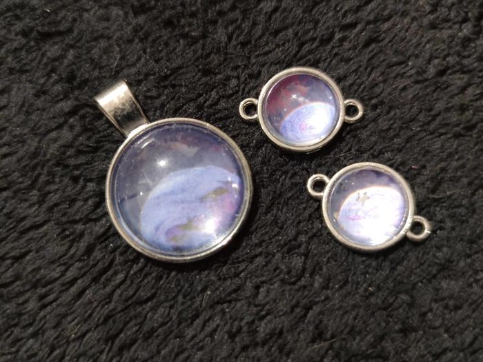 Lot de 3 pendentifs et charms pour bracelet motif planète - photo numéro 2