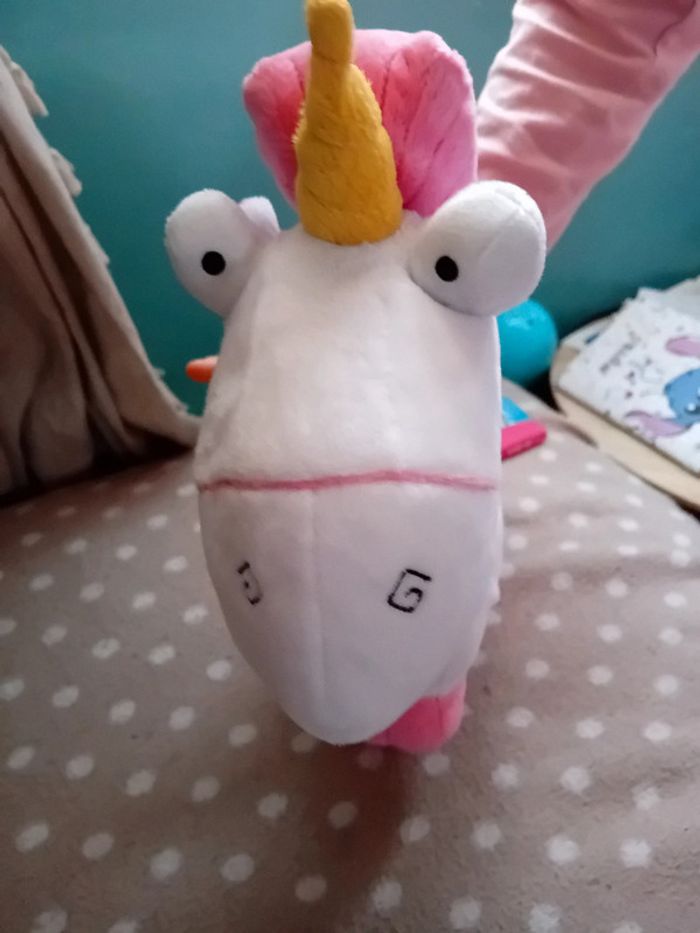 Peluche plate licorne moi moche et méchant 3 - photo numéro 4