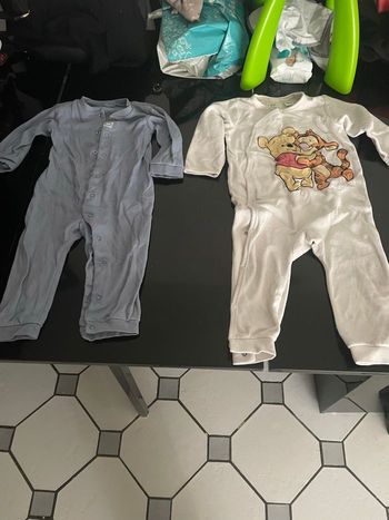 2 pyjamas 12mois