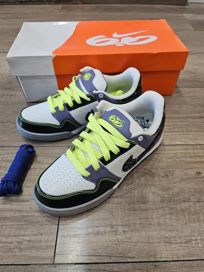 Très belles baskets Nike Air Mogan, blancnoir, pointure 38,5 - photo numéro 3