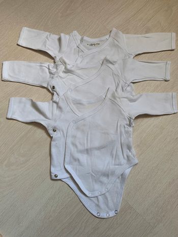 3 bodies cache-cœur