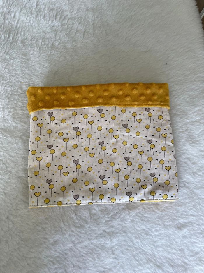 Snoods jaune ballon rond et cœur
