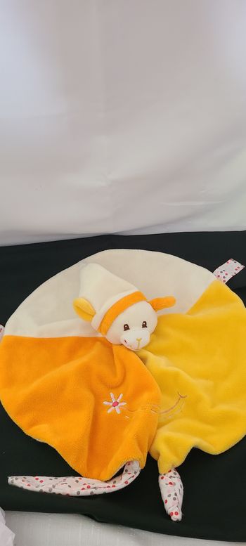 Doudou Plat Souris jaune orange blanc rond Fleur Gipsy