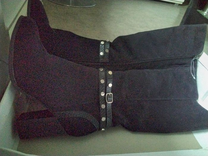 Bottes femme noir fermeture neuf trop petite ne correspond à la pointure plutôt 39 40 avec chaussettes  n'ont jamais été pmise - photo numéro 3