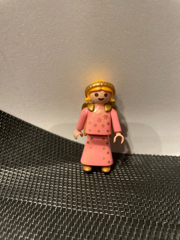 Playmobil figurine fille ange ailes et couronne dorées robe rose motifs étoiles enfant ado