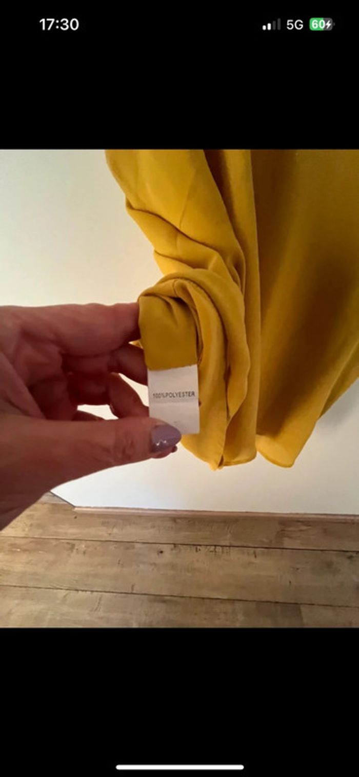 Top jaune moutarde col V avec liseré dentelle – Taille unique - photo numéro 5