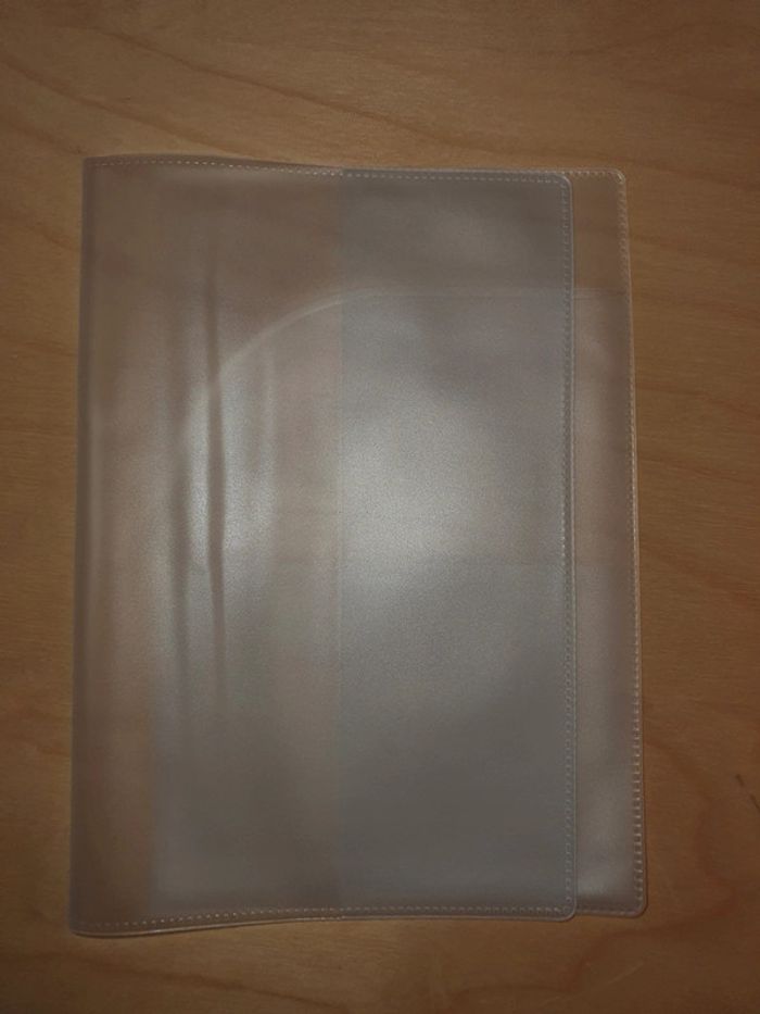 🛂 Couverture de Passeport en PVC Transparent Givré avec Emplacements pour Documents