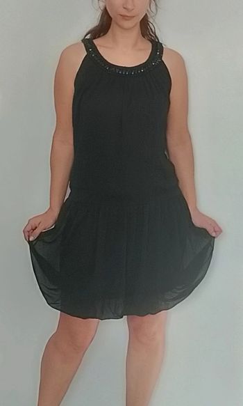 Petite robe noire col bijoux taille 38